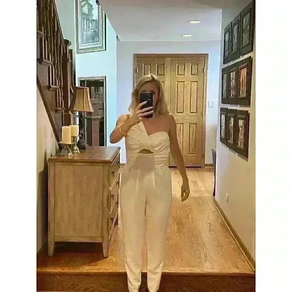 NWT ALC Athena Women White One Shoulder Cutout Delight Jumpsuit Size 4 - Picture 12 of 15